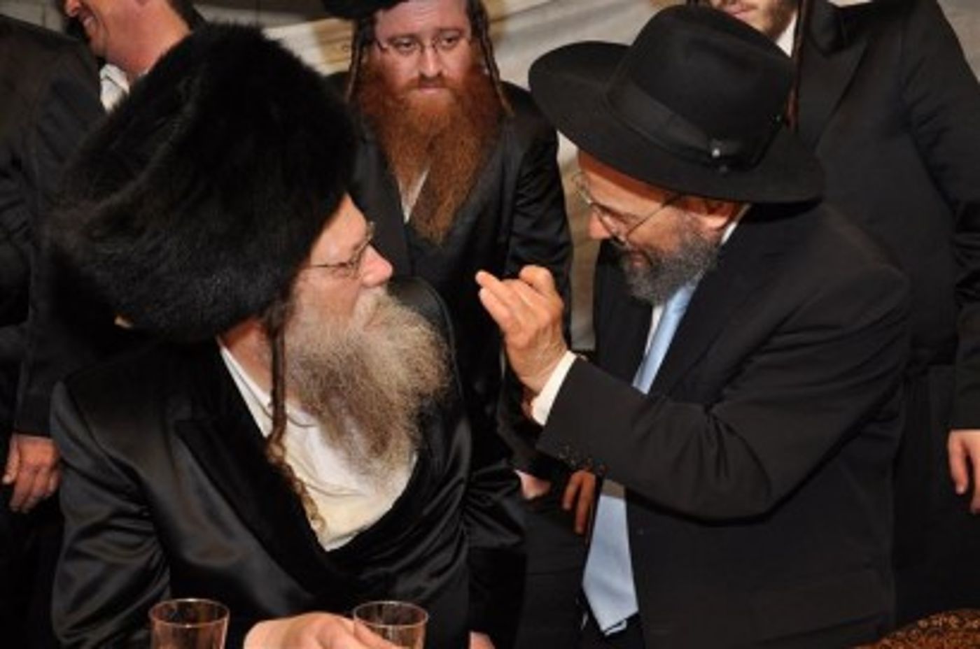 סוכת שלום: כשהאדמו"ר ערך טיש בישיבת ההסדר…