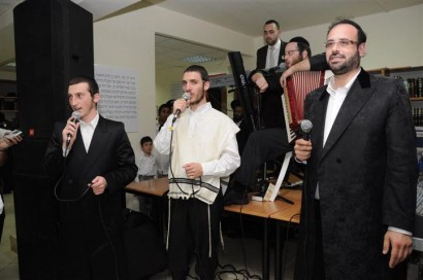 סוכת שלום: כשהאדמו"ר ערך טיש בישיבת ההסדר…