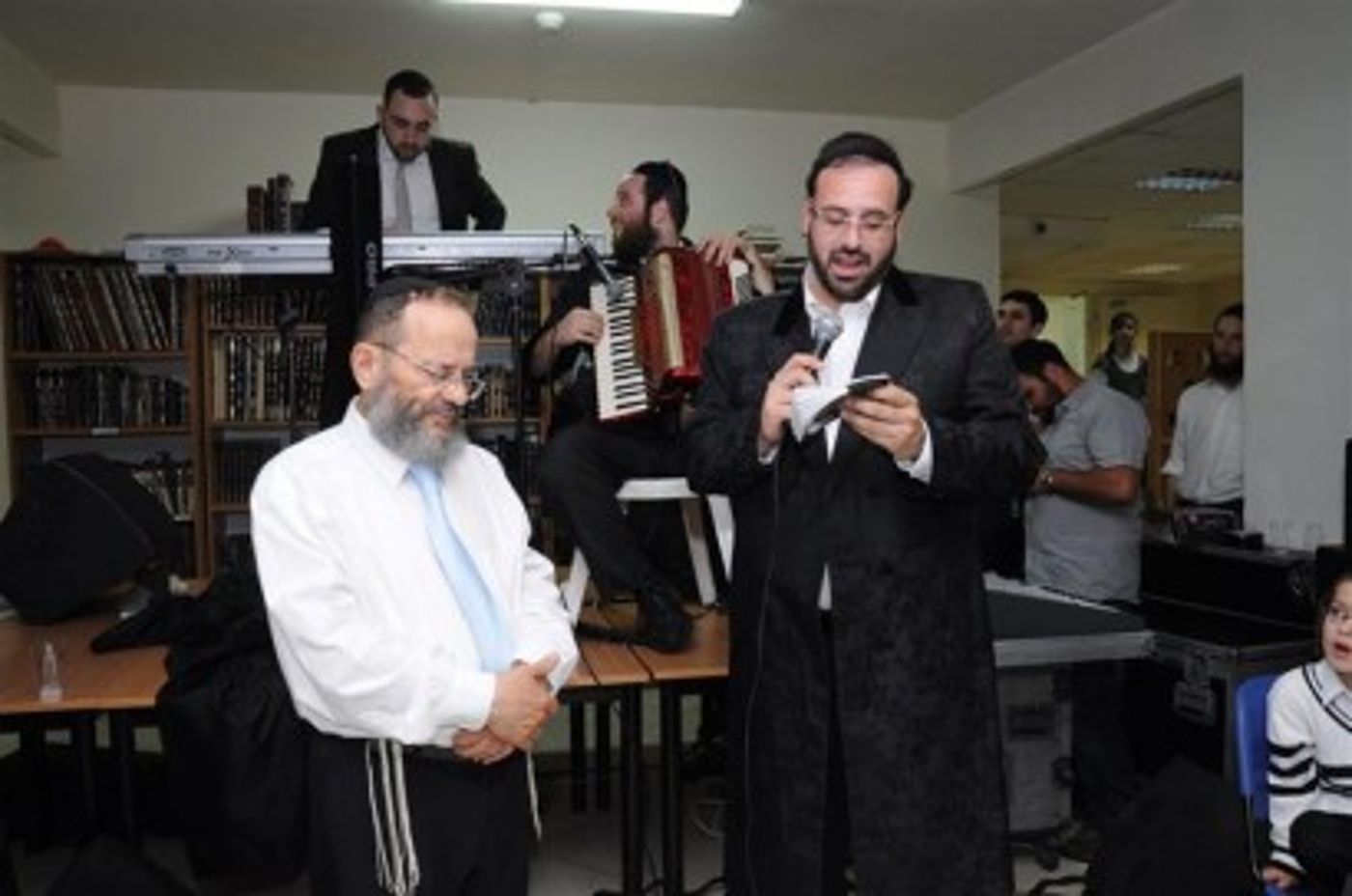 סוכת שלום: כשהאדמו"ר ערך טיש בישיבת ההסדר…