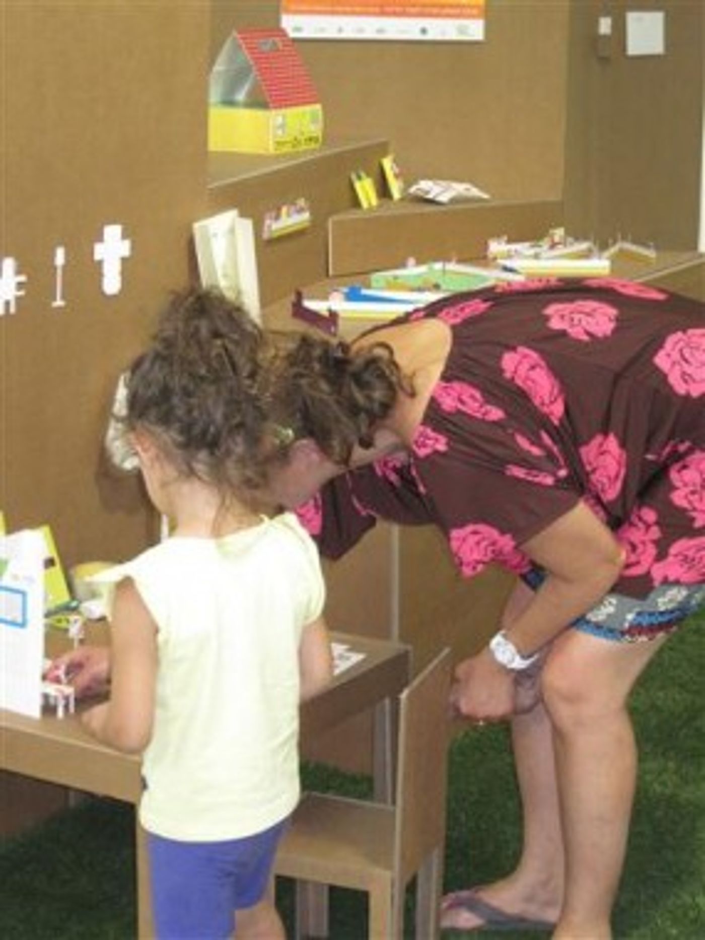 מתנחלים בת"א: הסטודנטים של אריאל מציגים תערוכה בתל אביב