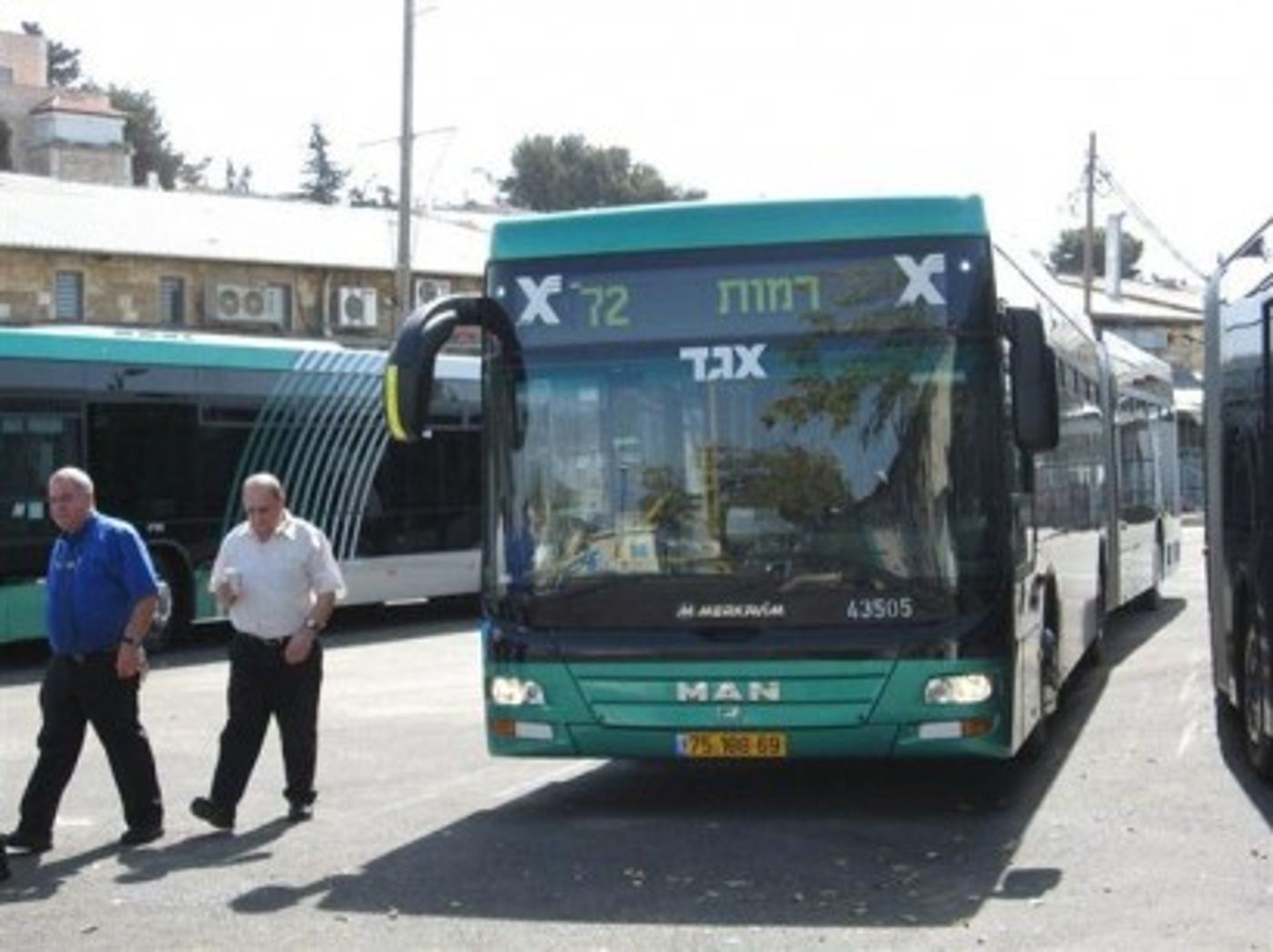תמונת מנסיעת הבכורה של האוטובוסים המהירים בירושלים