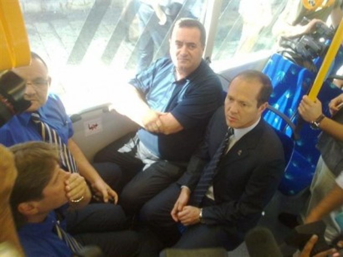 תמונת מנסיעת הבכורה של האוטובוסים המהירים בירושלים