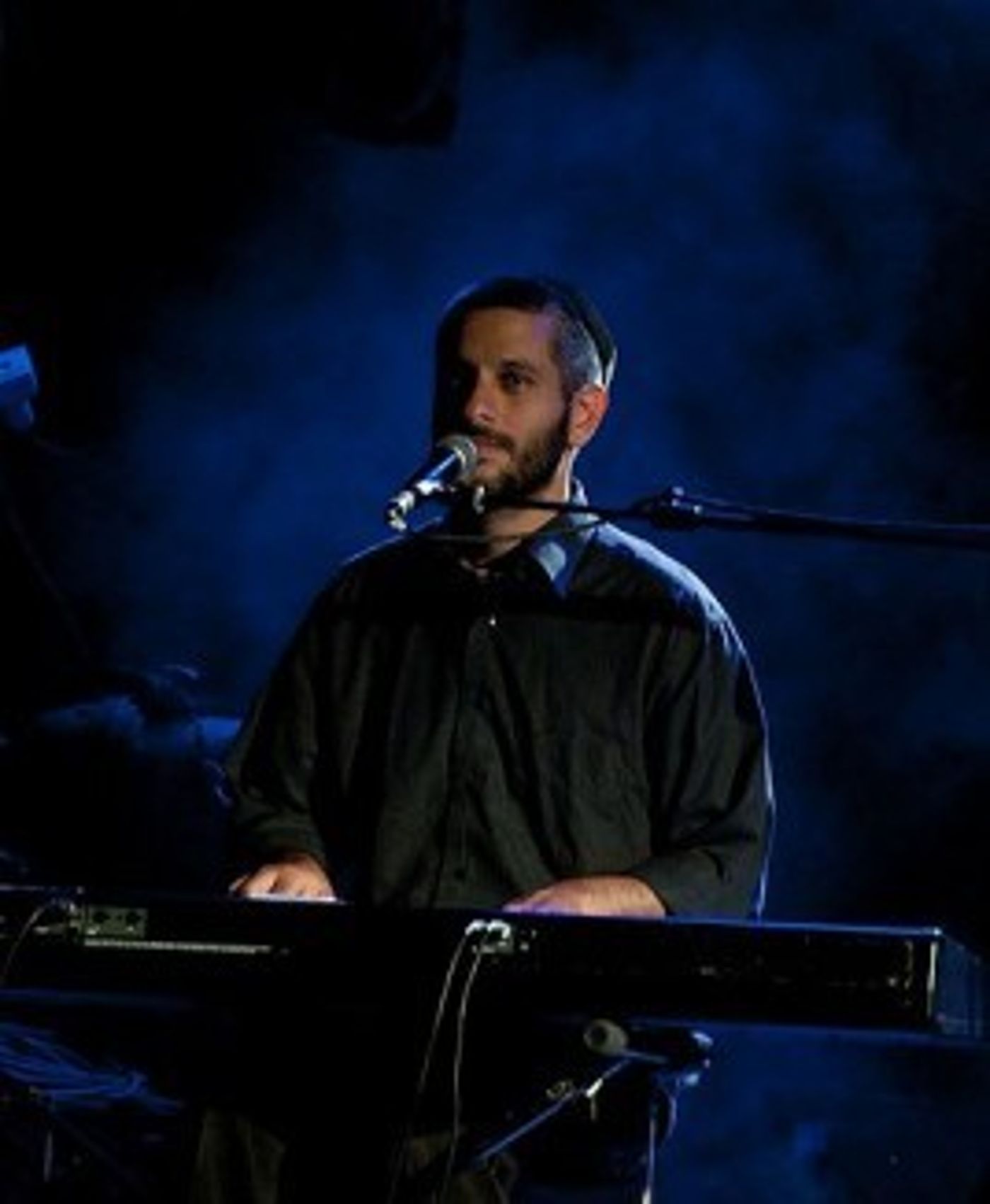 אביתר בנאי ממגנט את הקהל במופע שכולו ענווה