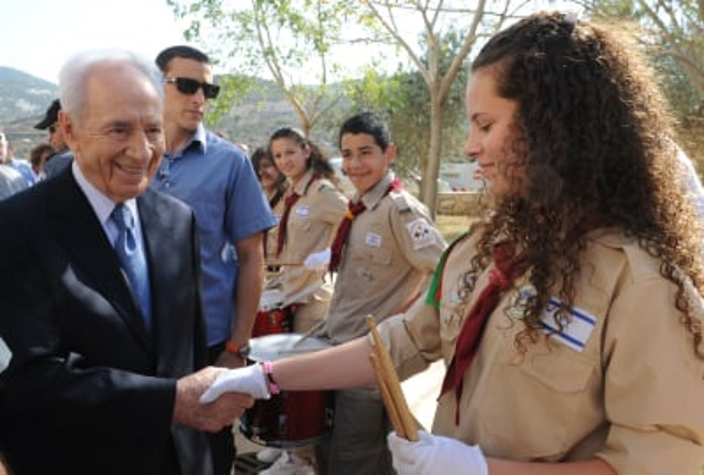 מכון פוע"ה מדריך: כיצד יימנע הגבר מלחיצת יד של אשה?