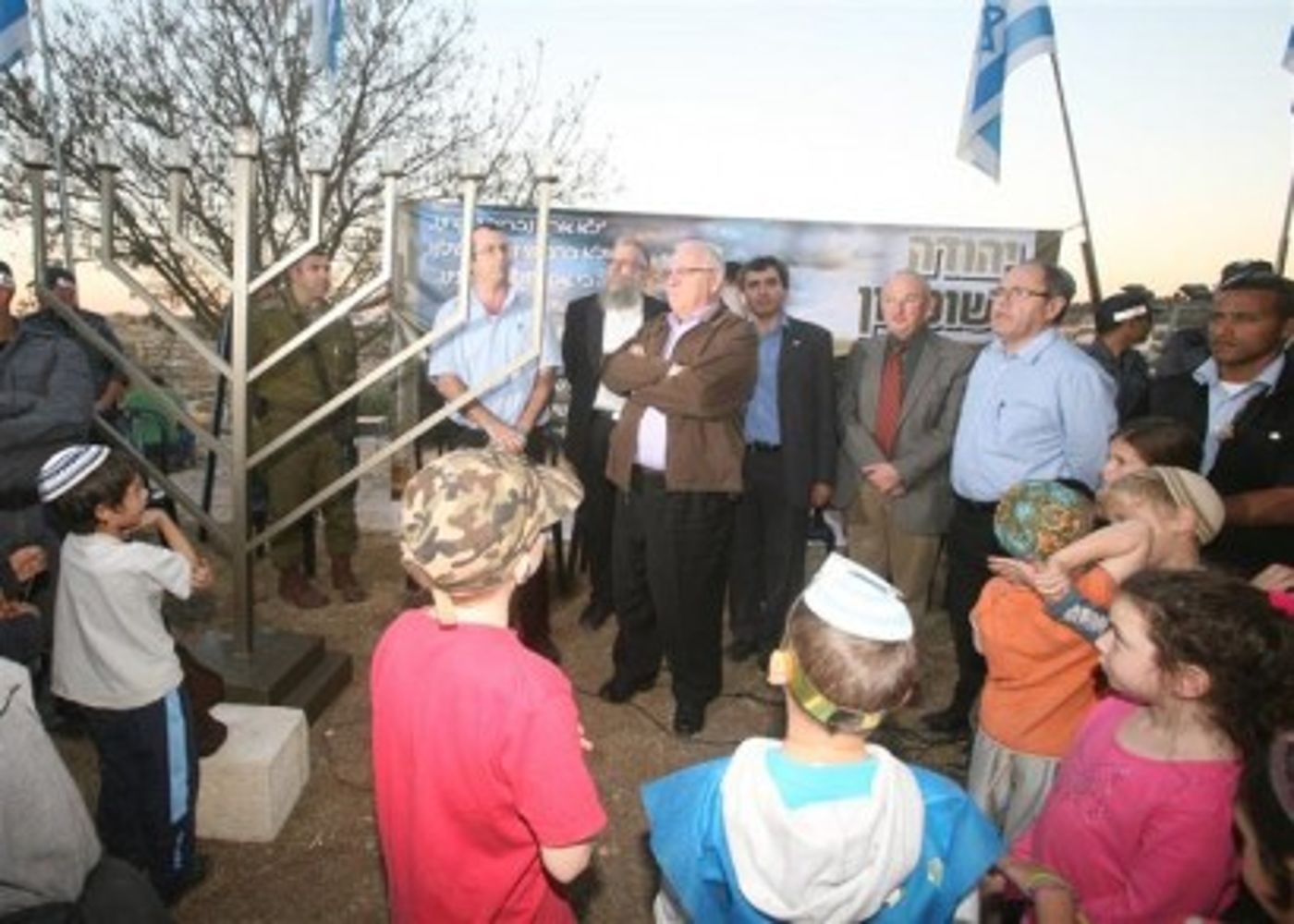 חברי הכנסת מדליקים נרות בעקבות המכבים ביו"ש