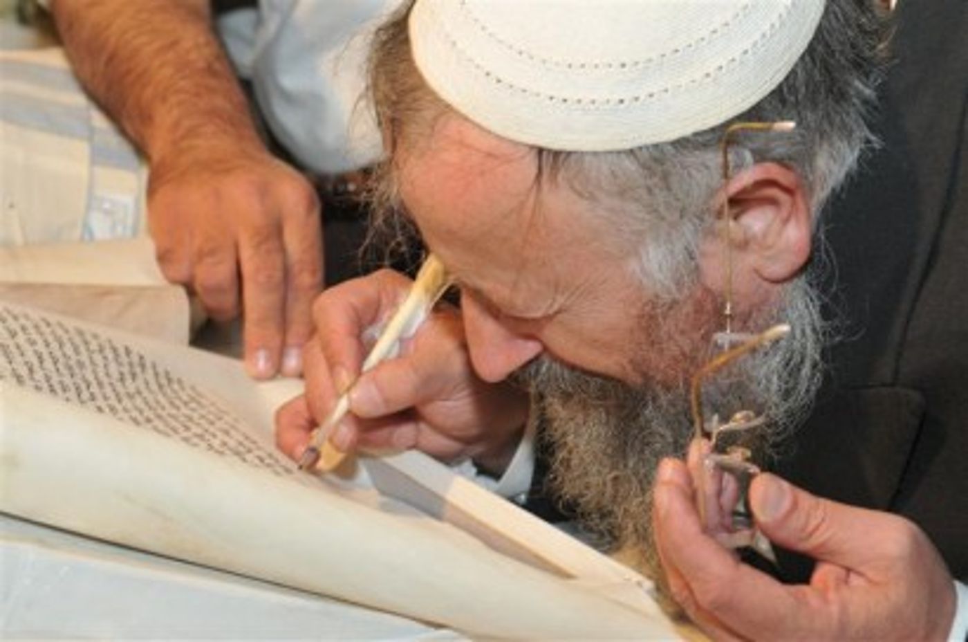 הרב שמואל אליהו פנה לכל הנוכחים באולם, דתיים וחילונים וקרא "אנחנו מגדלים בישיבה הרבה בחורים עם כוח של תפילה וברכה לעם ישראל, ממש כמו הרב אליהו! כן יהי רצון".