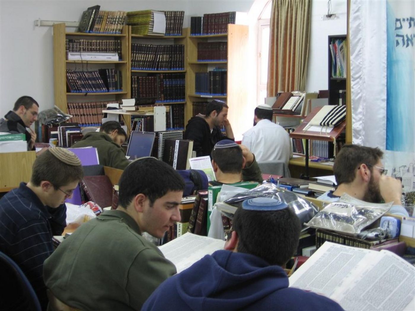 פרוייקט הישיבות של סרוגים: ישיבת ההסדר בחולון
