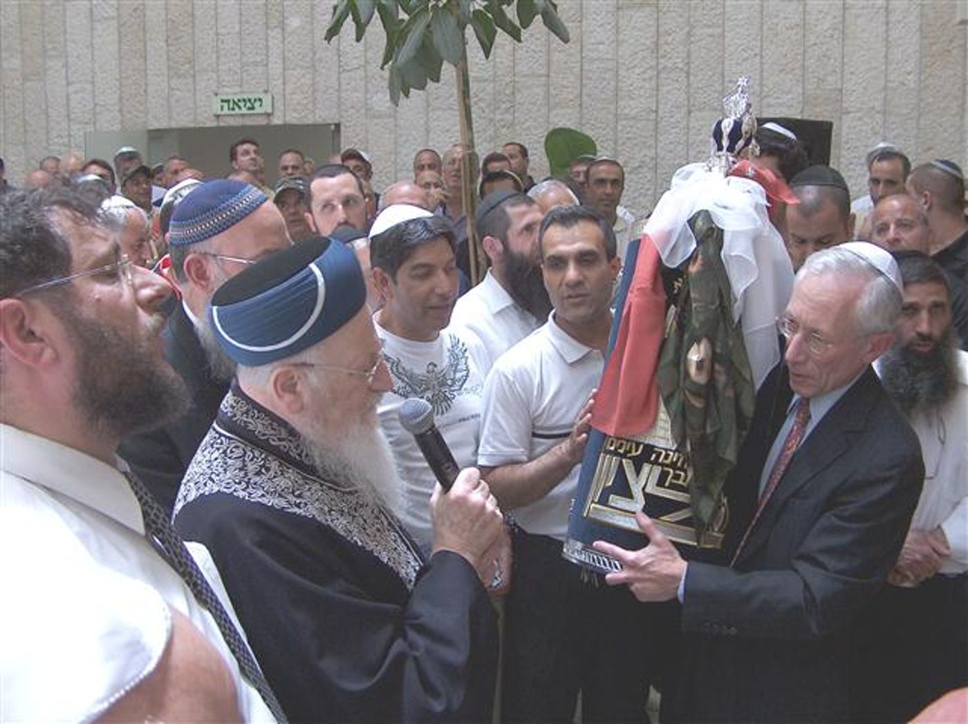 האם בשטרות החדשים תופיע דמותו של הרב מרדכי אליהו?