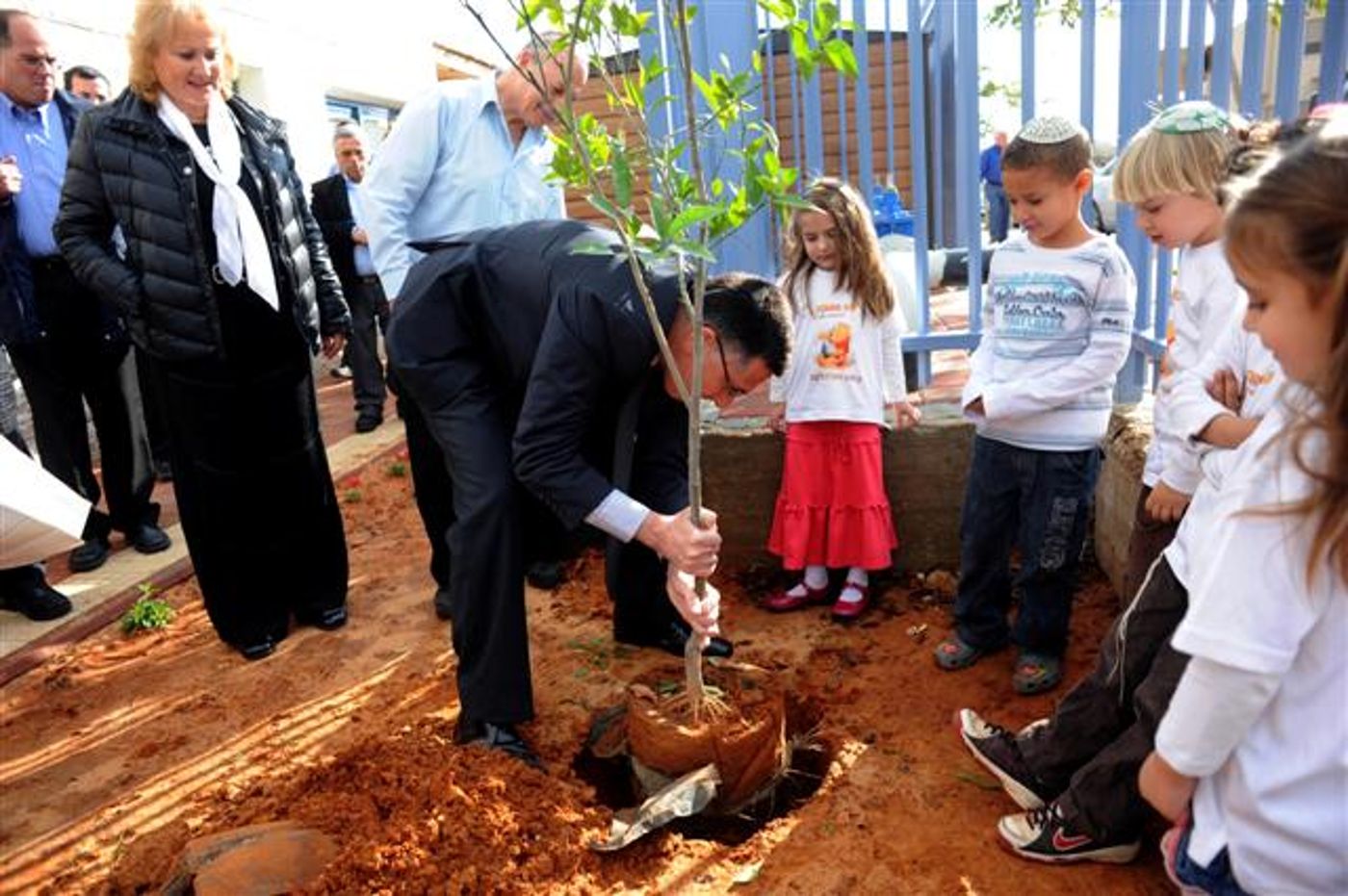 שר החינוך באלקנה: השקעה בחינוך מחזקת את החוסן הלאומי