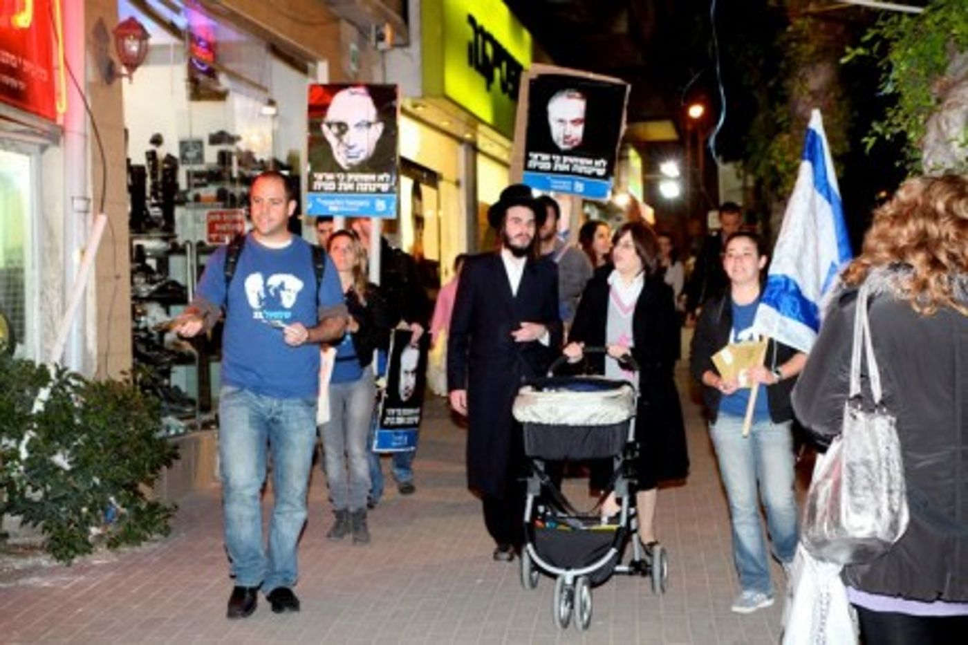 "אתה חובש כיפה? אז איך אתה שמאלני?"