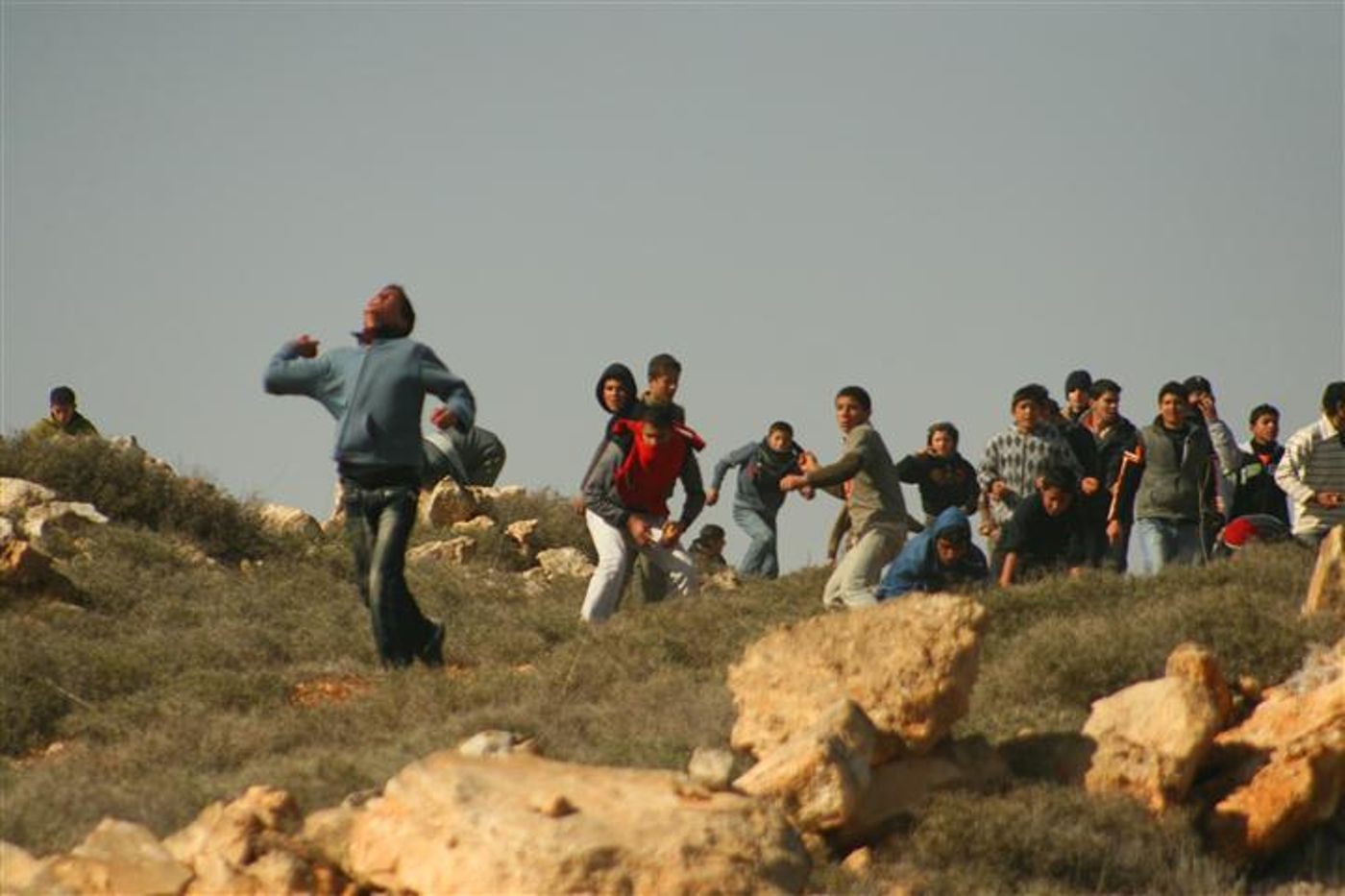 שני פצועים בהתפרעות של ערבים ליד המאחז אש-קודש