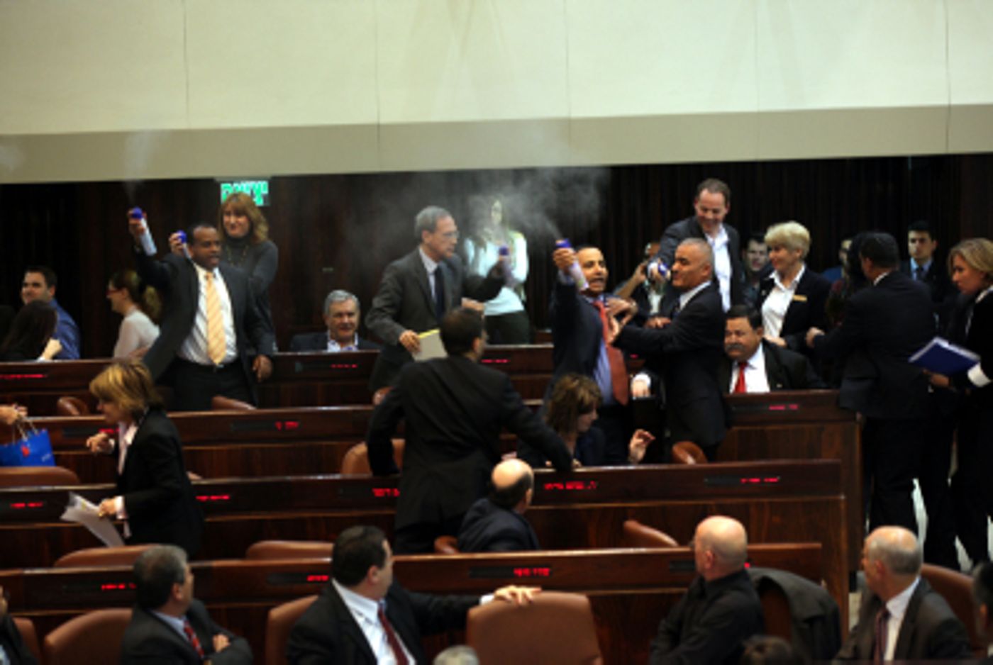 שרי "העצמאות" נשבעו, בקדימה ריססו במטהרי אוויר
