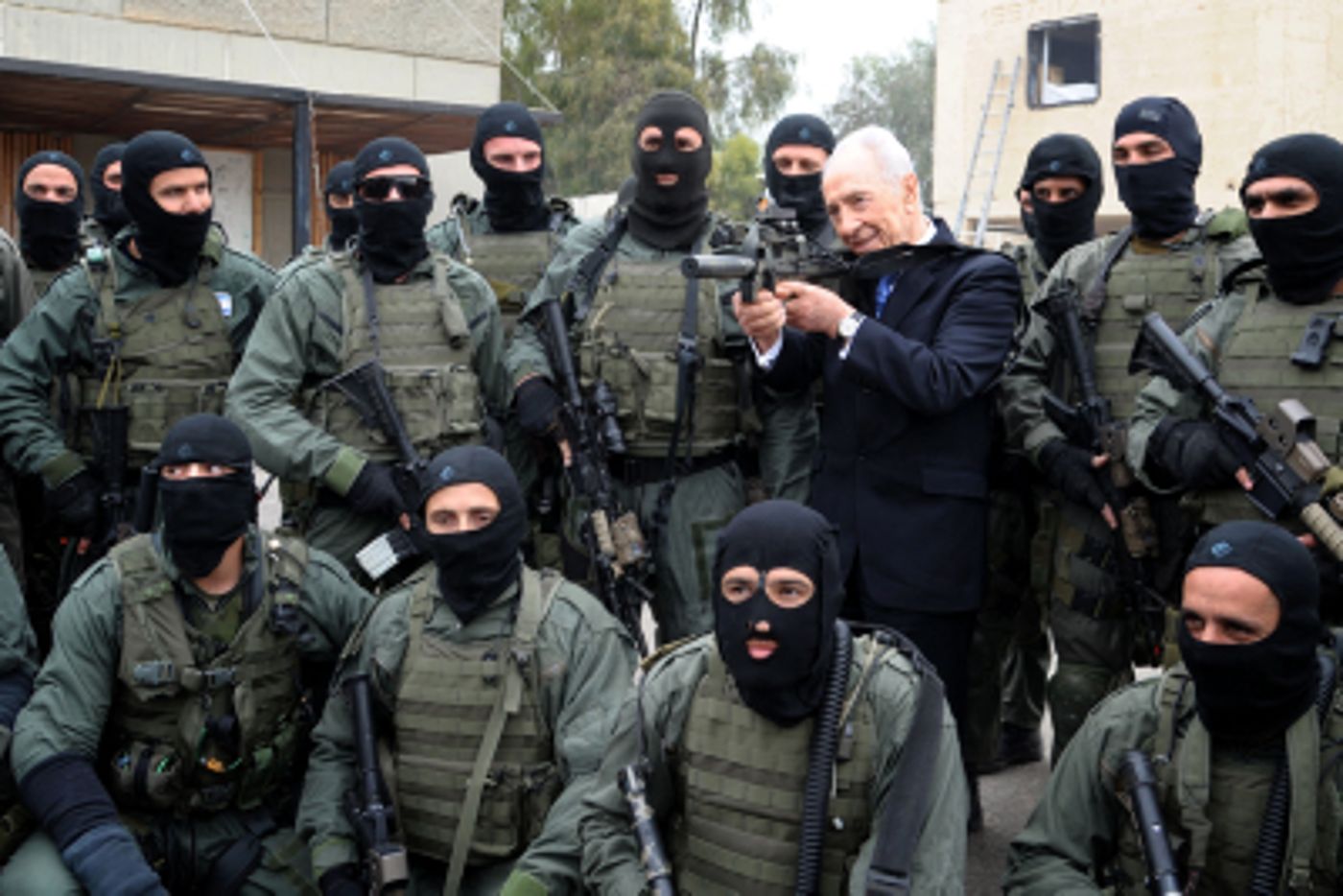 שמעון פרס מפרגן: "יחידת הימ"מ היא הטובה ביותר בעולם"