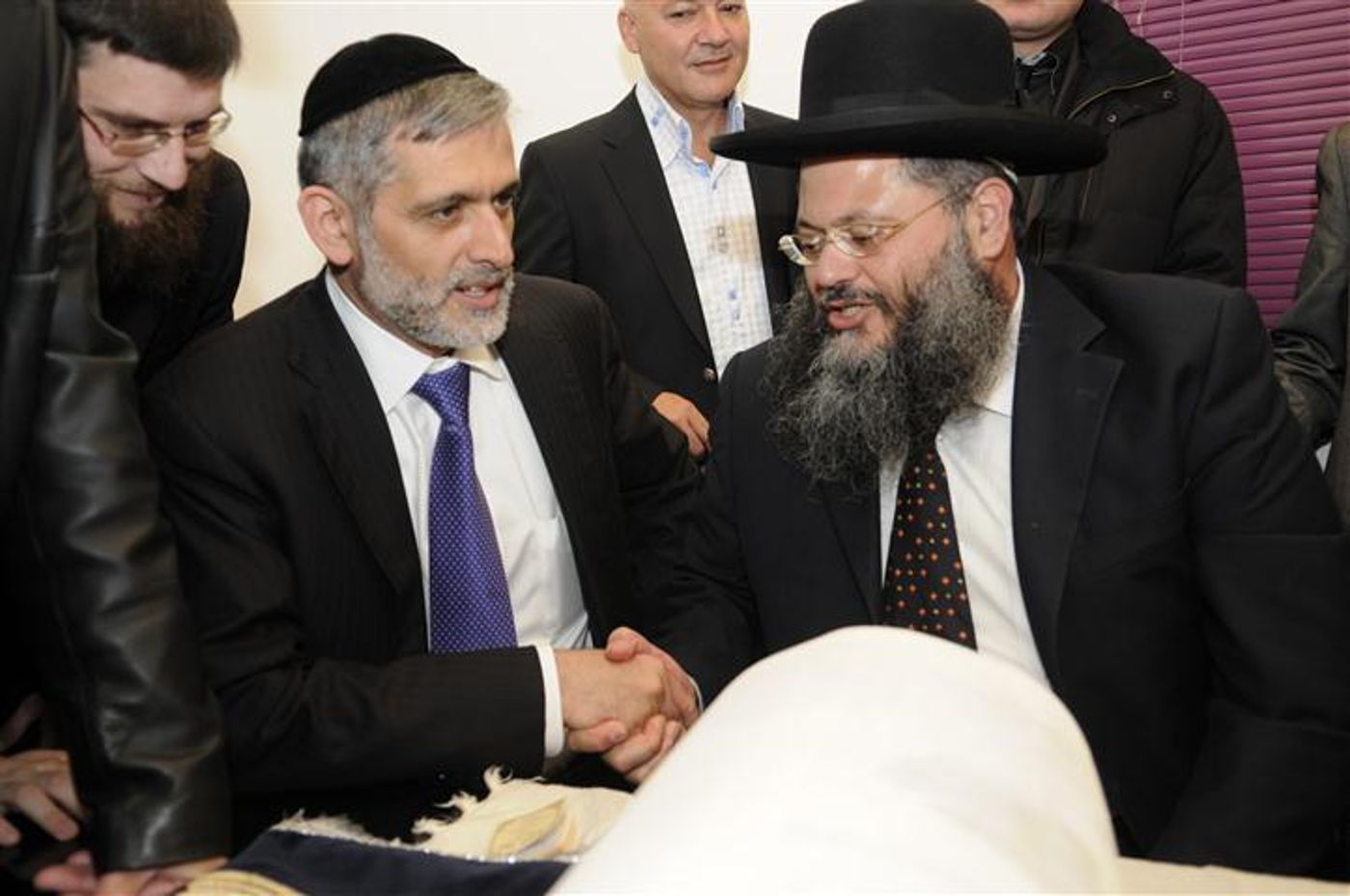 השר ישי: "ספר התורה הוא התשובה לאחמדיניג'אד"