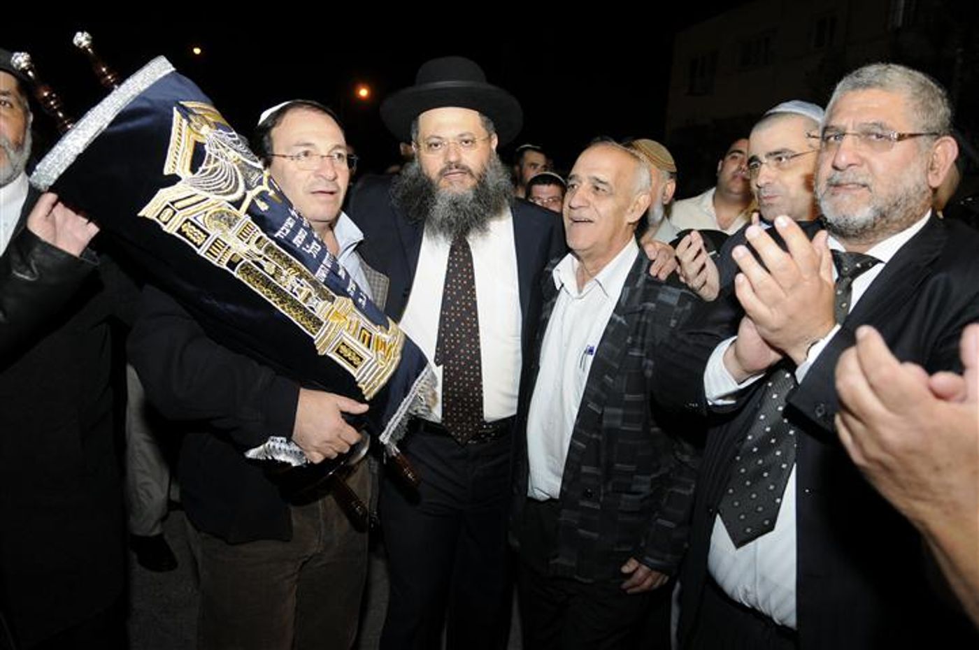השר ישי: "ספר התורה הוא התשובה לאחמדיניג'אד"