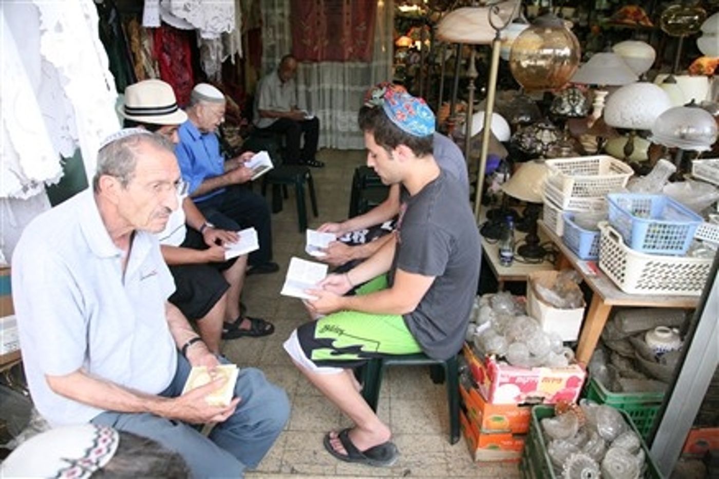 תערוכה חדשה: איך נראים בתי הכנסת בישראל?