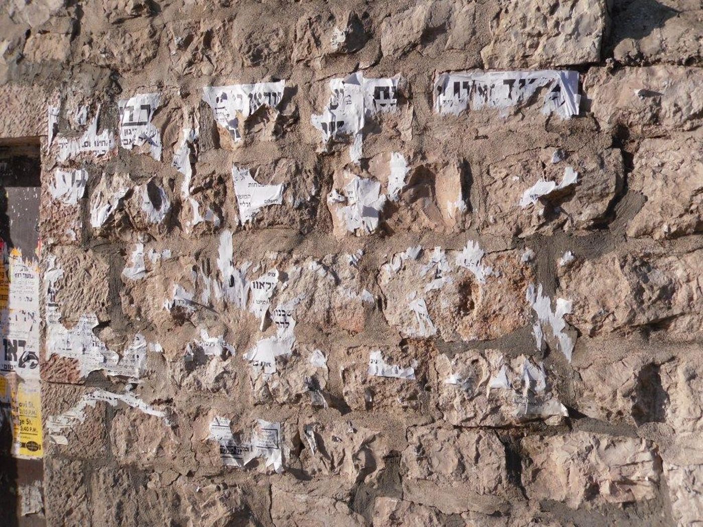 תמונות: בירושלים מנקים את הקירות מהפשקווילים
