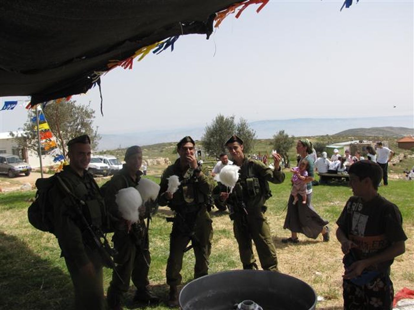 "המטיילים בשומרון מוחקים ברגליים את הקו הירוק"