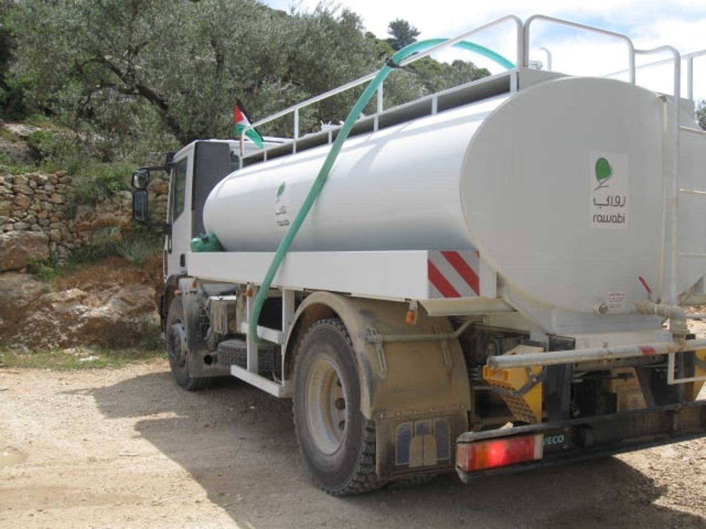 על חם: מיכלית פלסטינית גונבת מים משמורת טבע