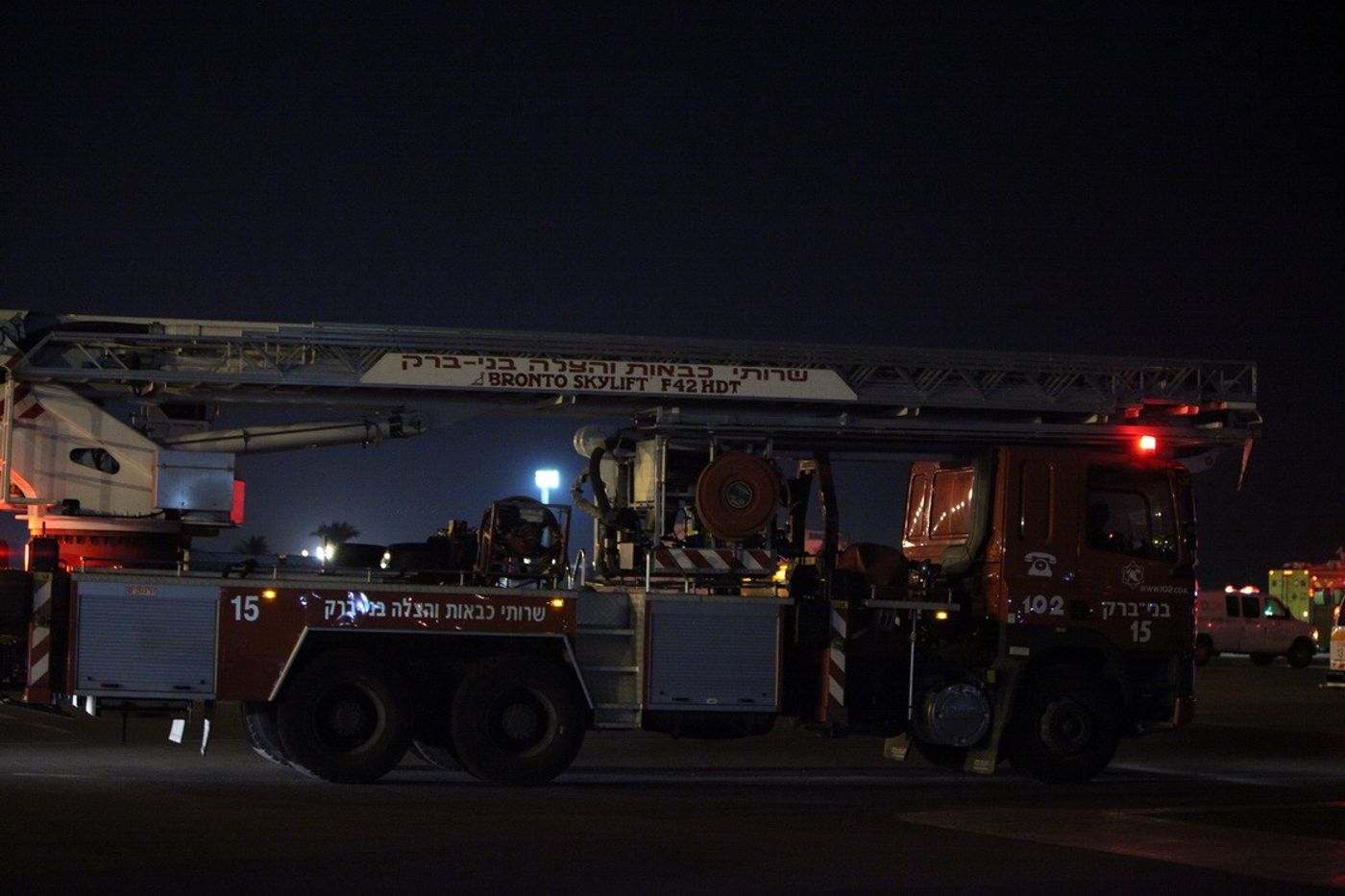 תיעוד הדרמה בנתב"ג: עשרות אמבולנסים ורכבי הצלה