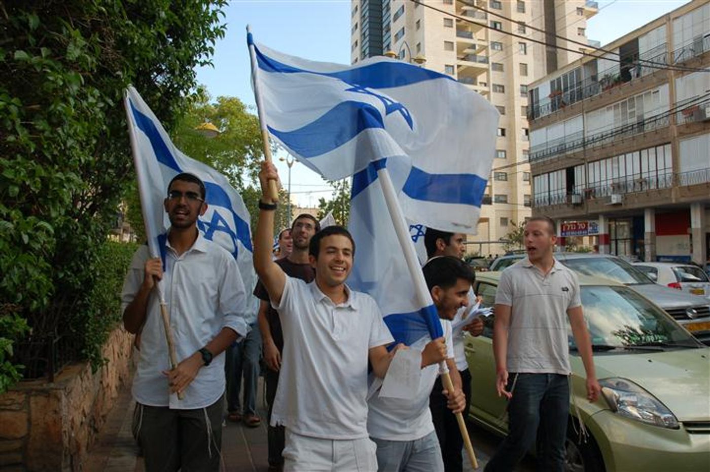 גם במרכז חוגגים: תמונות מריקוד דגלים בחולון