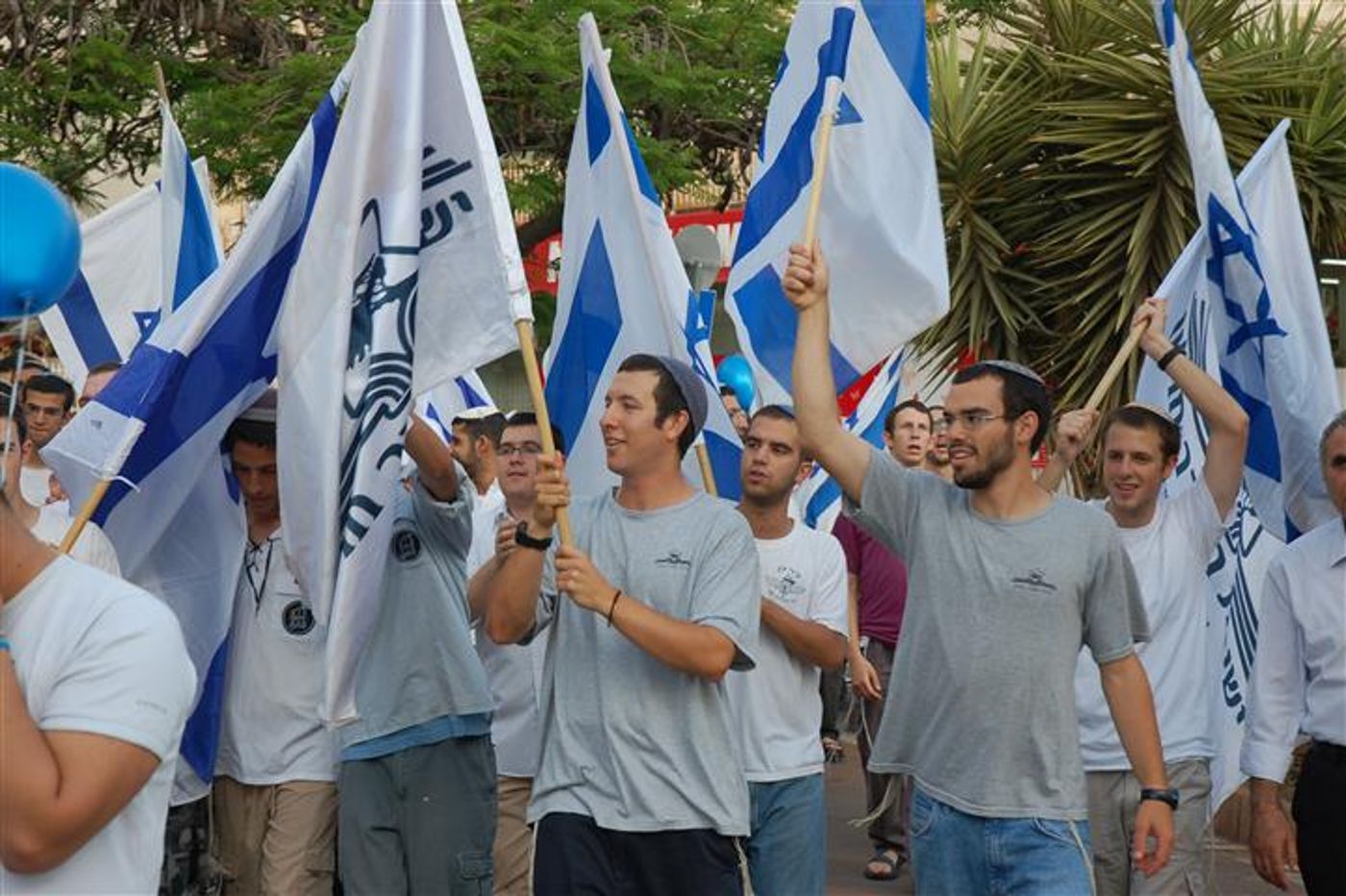 גם במרכז חוגגים: תמונות מריקוד דגלים בחולון