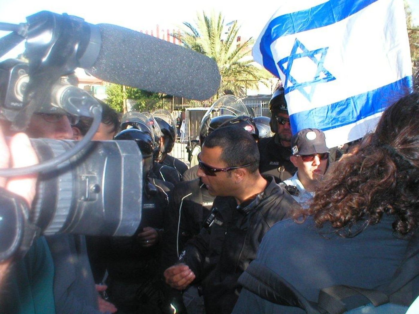 תמונות מהריקודגלים ומהעימותים עם האנרכיסטים