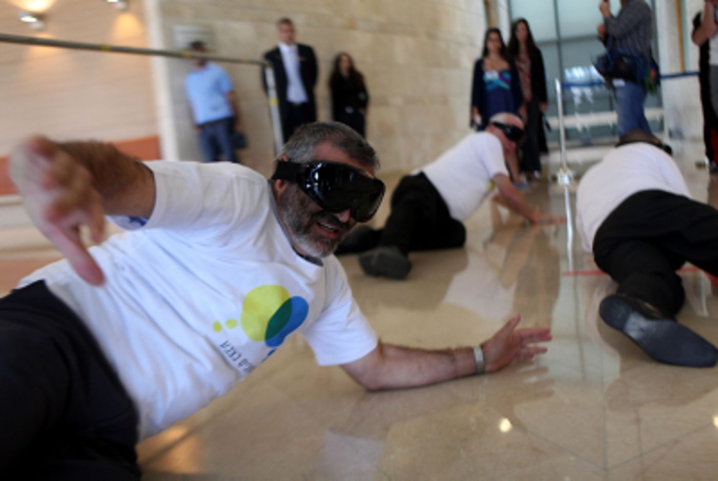חובה לראות: ח"כים מפסידים לעיוורים בכדור-שער