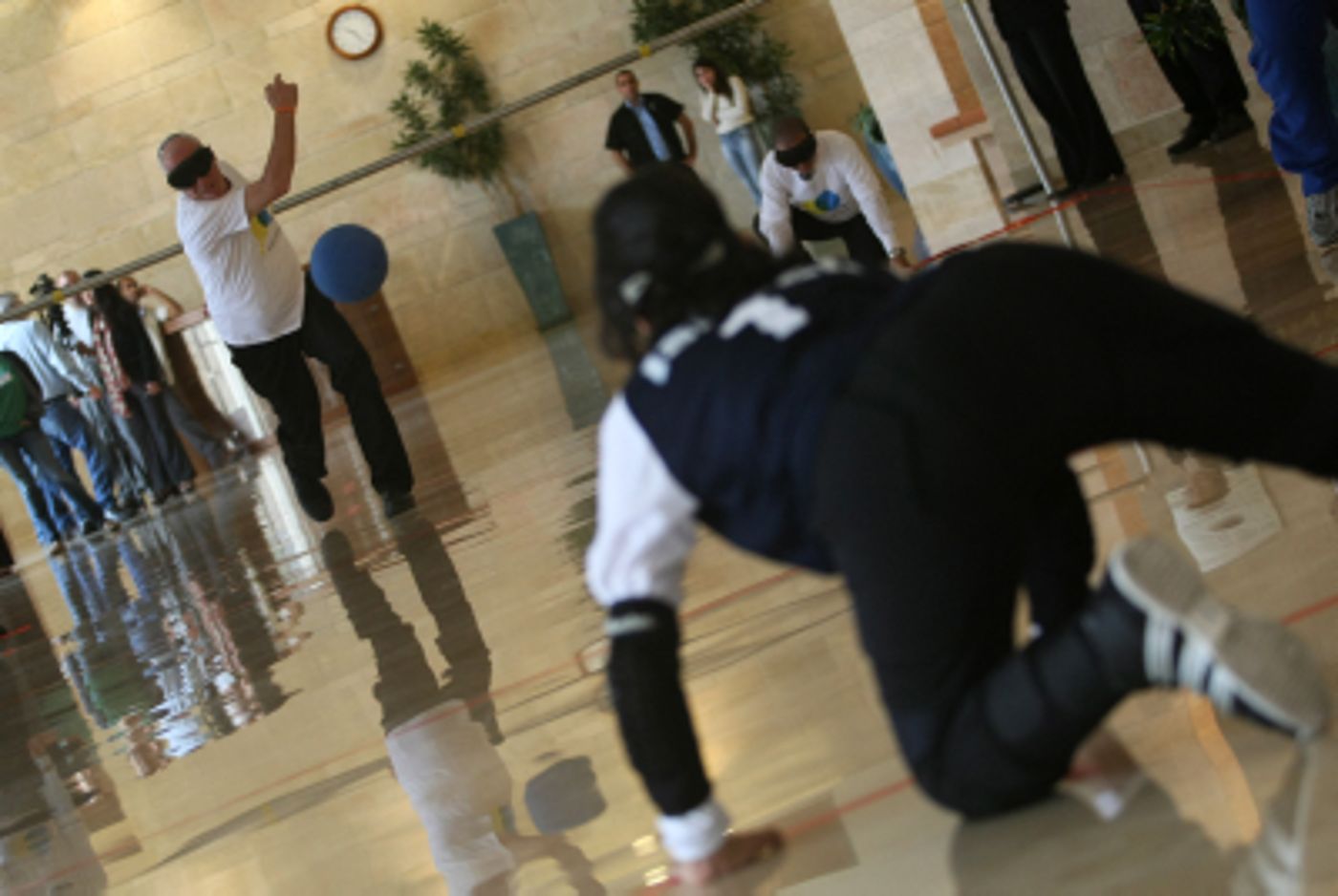 חובה לראות: ח"כים מפסידים לעיוורים בכדור-שער