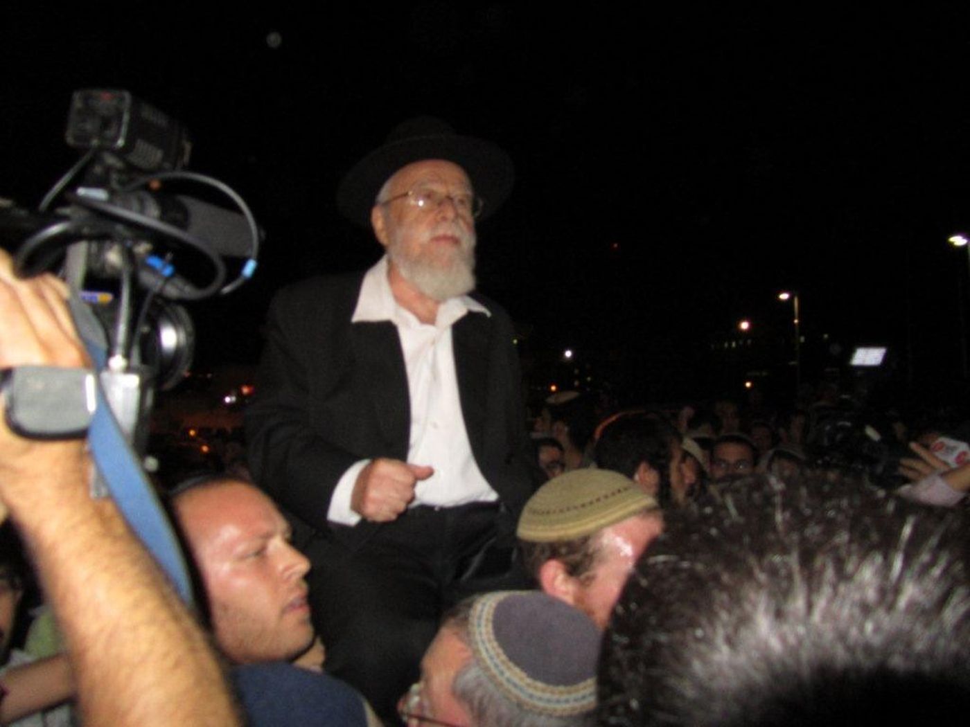 תמונות: כך התקבל הרב דב ליאור כשחזר לירושלים
