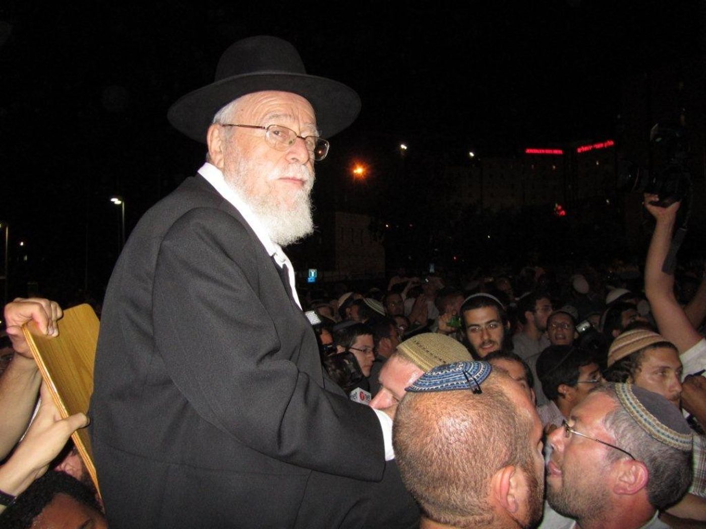 תמונות: כך התקבל הרב דב ליאור כשחזר לירושלים