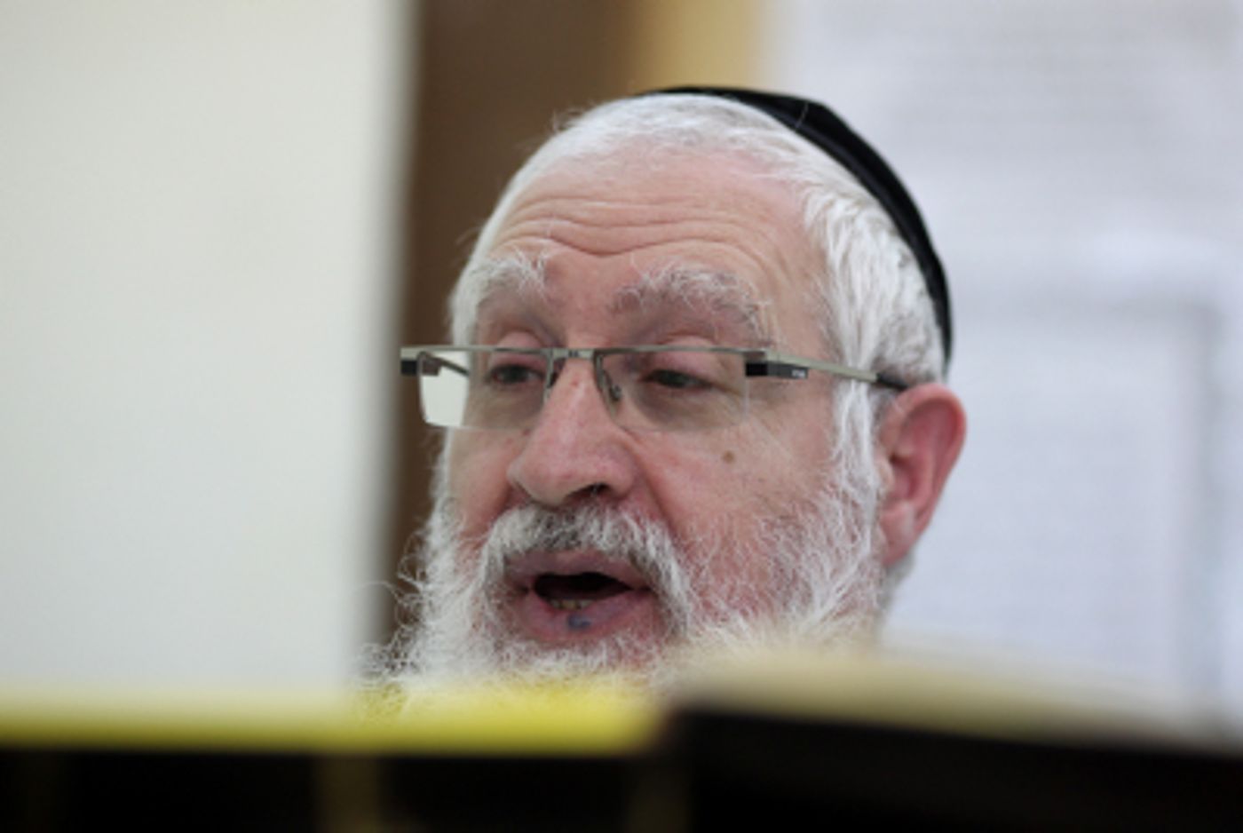 המשטרה עצרה ולקחה לחקירה את הרב יעקב יוסף