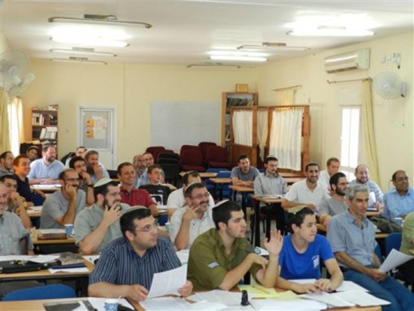 ישיבת ההסדר בחיפה: נופשים מהעבודה חוזרים לישיבה