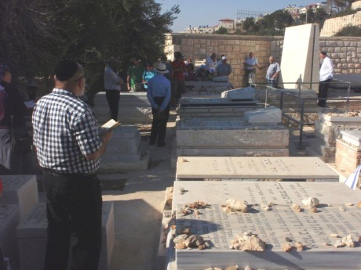 שש שנים להתנתקות: אזכרה לחללי הגוש שהוצאו מקברם
