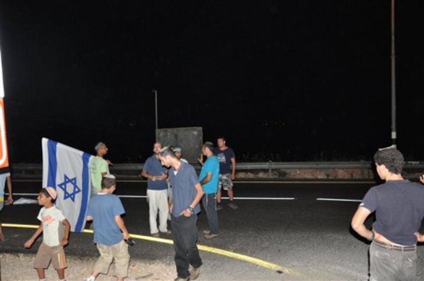 תושבי מגרון מול בית המשפט: "דורית תזכרי לדראון עולם"