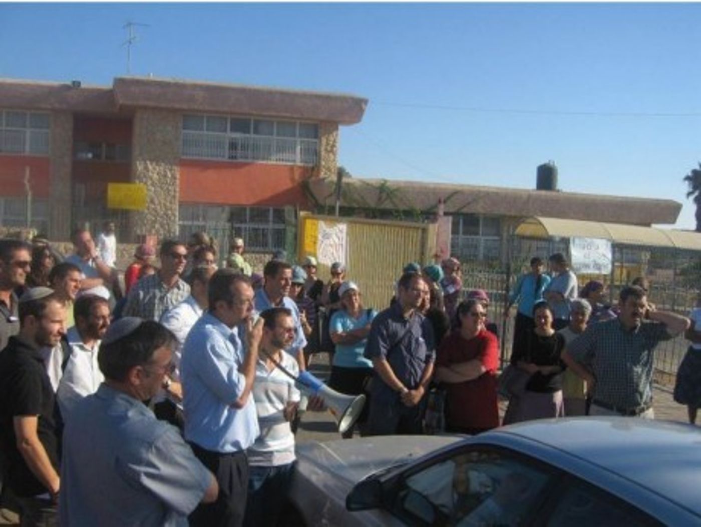 הפגנת הורים בגוש עציון: לא רוצים את מנהל בית הספר