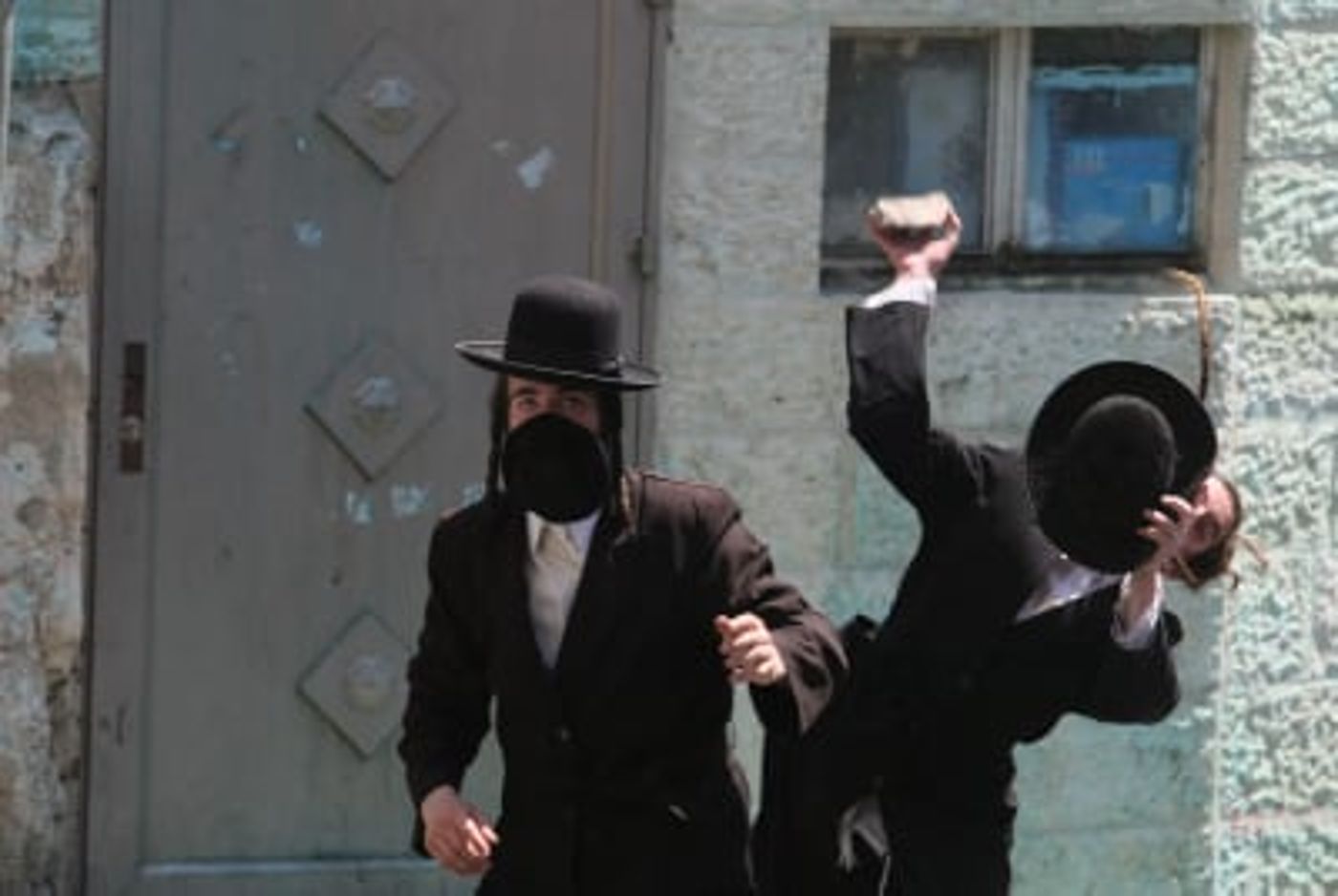 המשטרה: הקנאים בירושלים גובים דמי חסות מחנויות