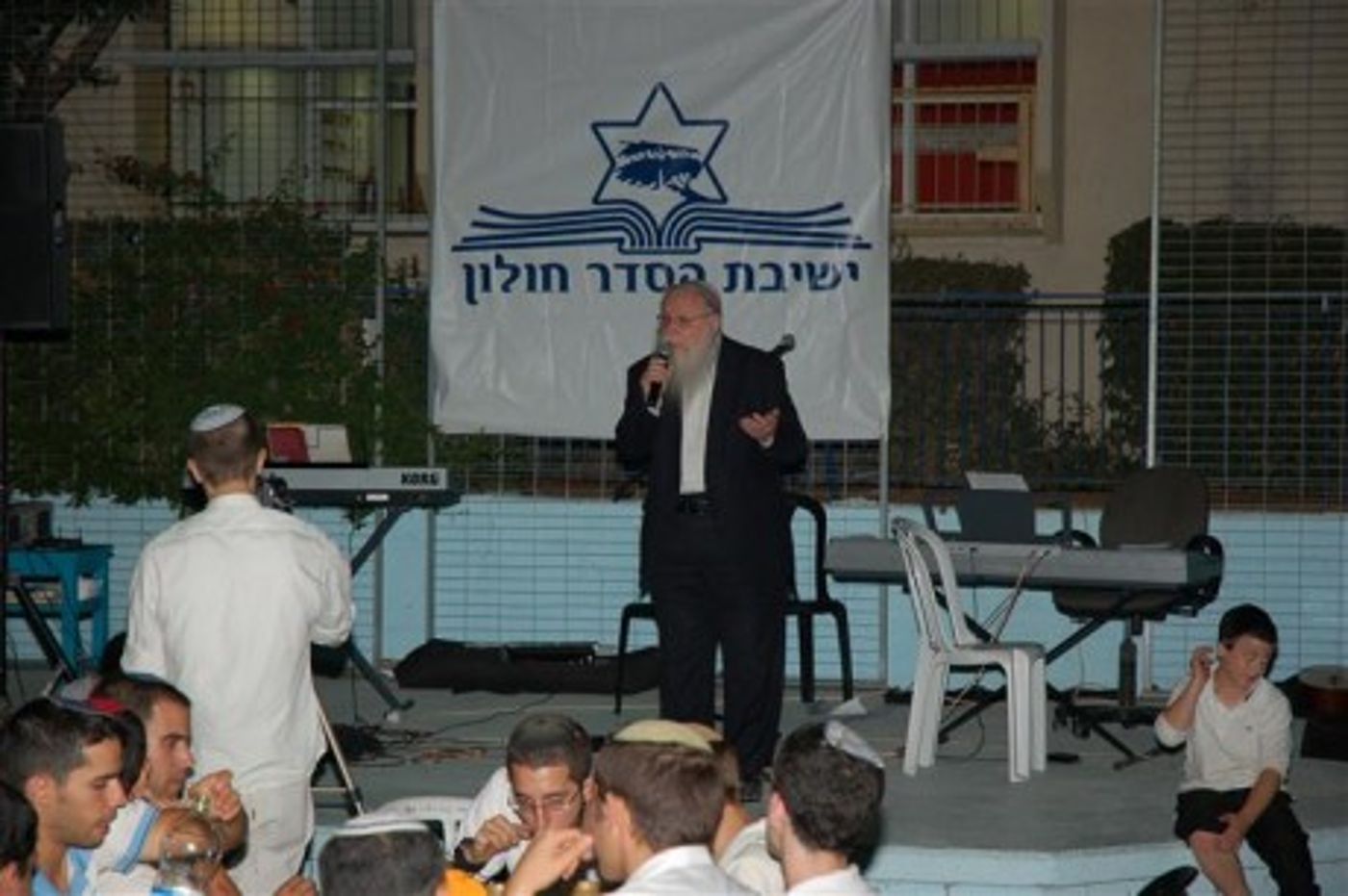 כל בניי יראי שמים ולומדי תורה בזכות שגדלו בערים חילוניות