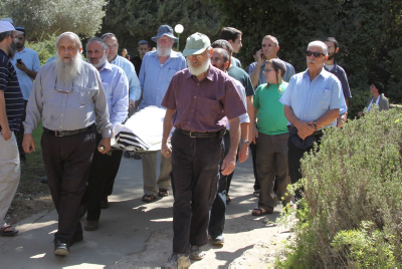 תמונות וקולות מההספדים בהלווית הרב חנן פורת ז"ל