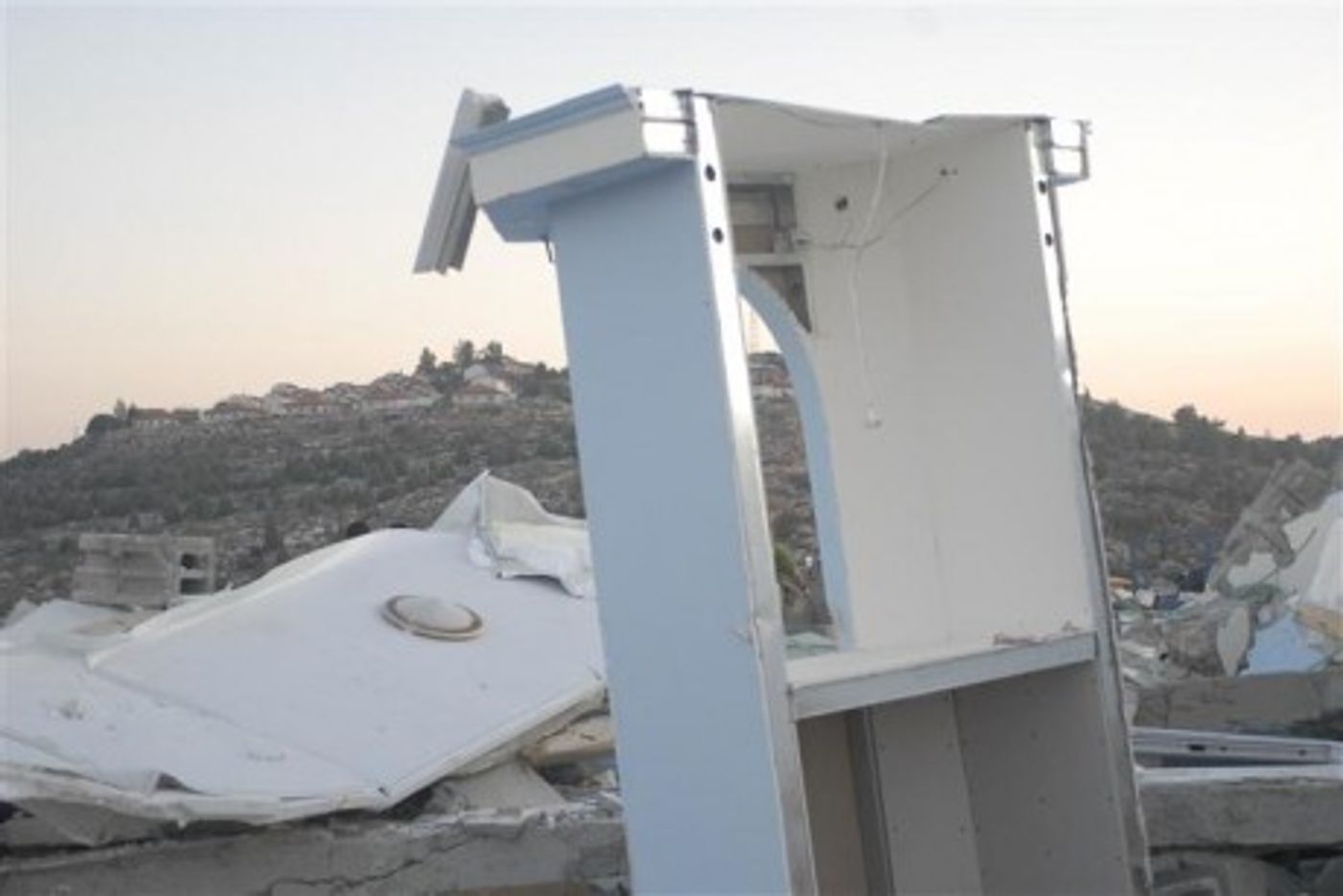 המשטרה הרסה את הגבעה לזכר נרצחי משפחת פוגל