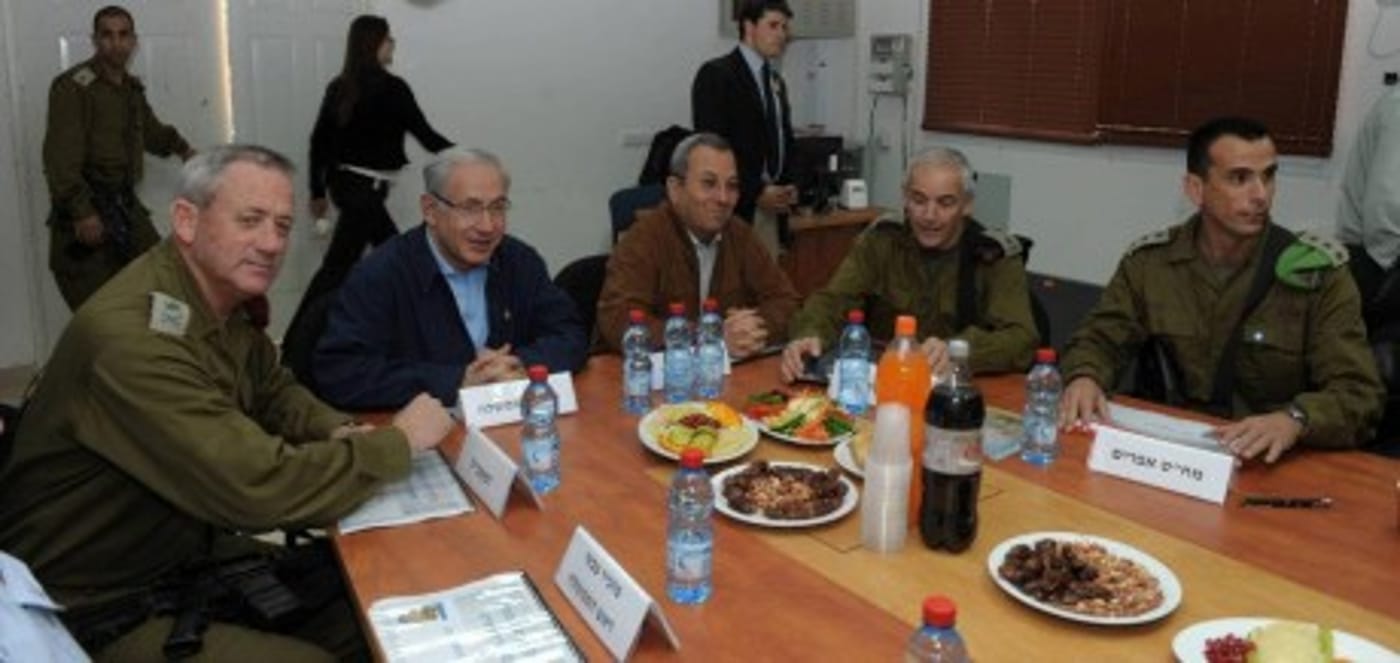 נתניהו וברק הדליקו נר ראשון של חנוכה בחטמ"ר אפרים