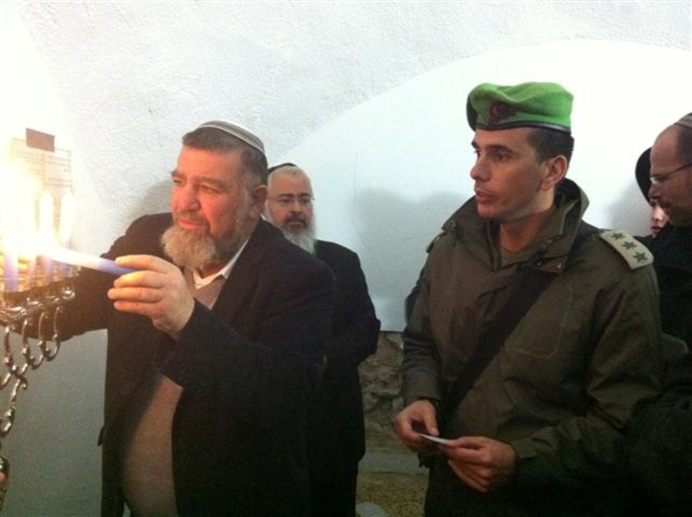 סולחה: ראשי ההתיישבות הדליקו נרות עם מח"ט אפרים