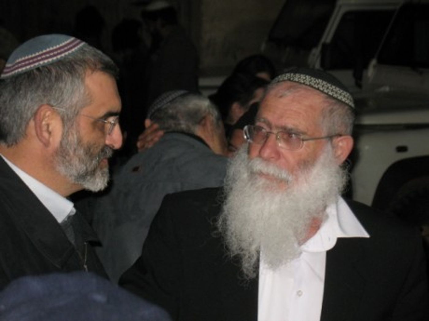 תמונות: אלפים בהדלקת נרות חנוכה בקבר יוסף בשכם
