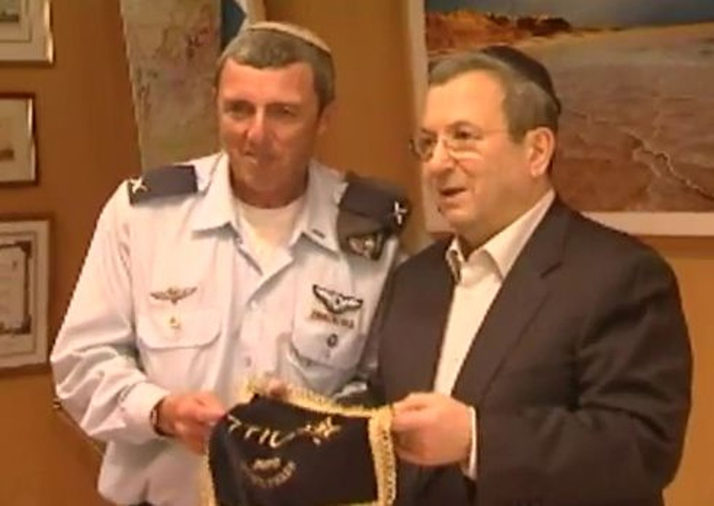 הרבצ"ר ושר הבטחון מוכרים את החמץ של צה"ל