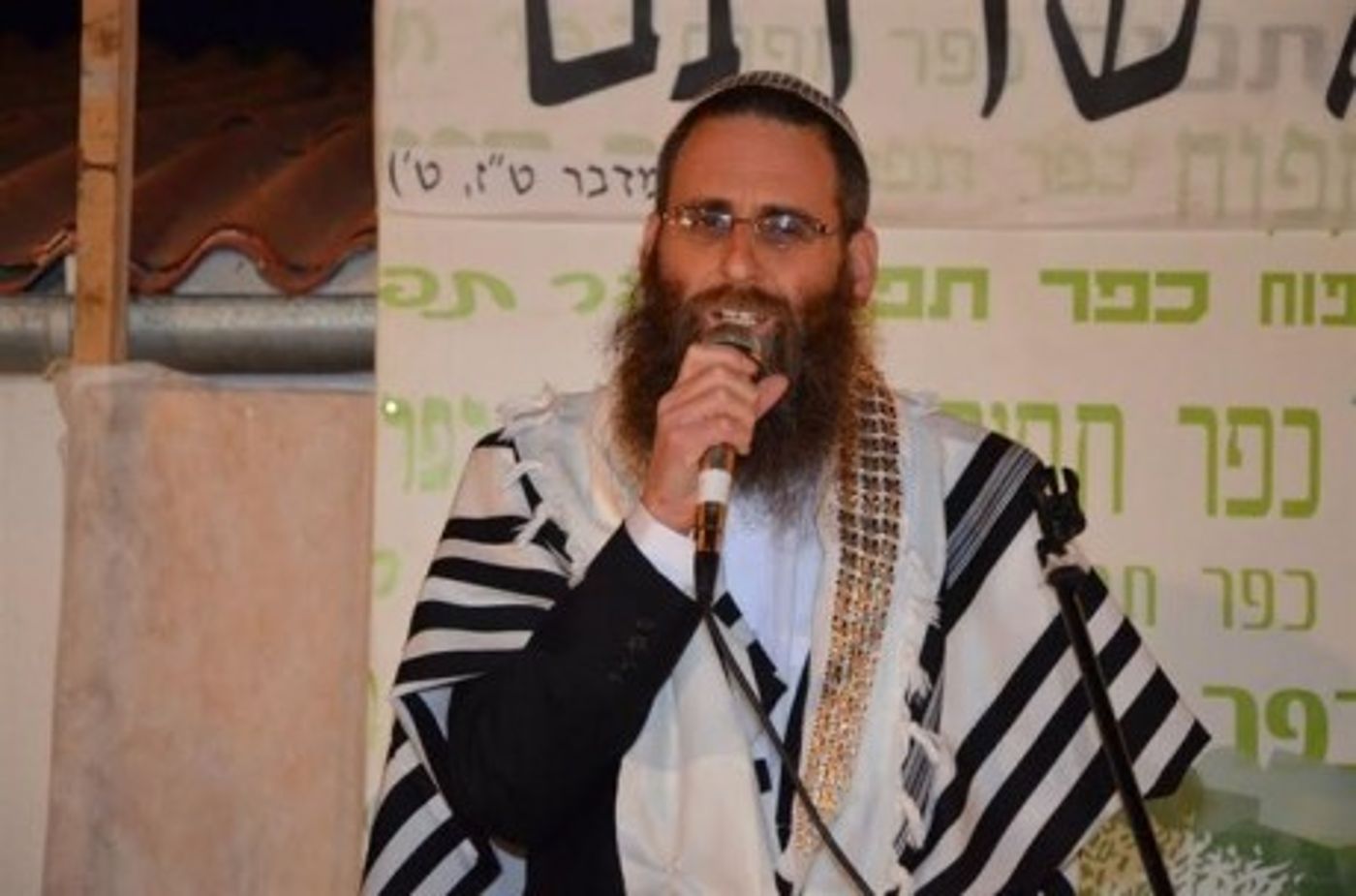 בתפוח הכתירו את רב הישוב; הרב טאו בא לחלוק כבוד