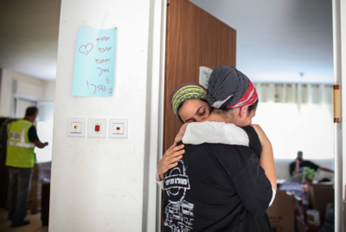 תמונות: התושבים עוזבים את שכונת האולפנה בבית אל