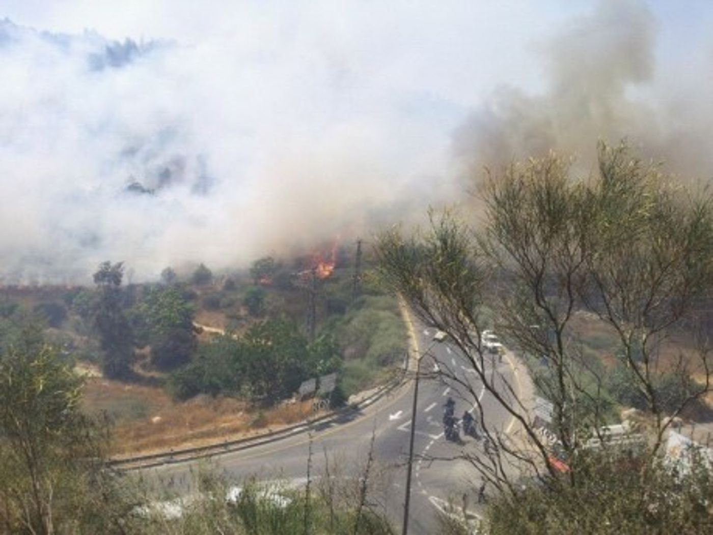 שריפת הענק: כביש מס' 1 נסגר; תושבים פונו מבתיהם