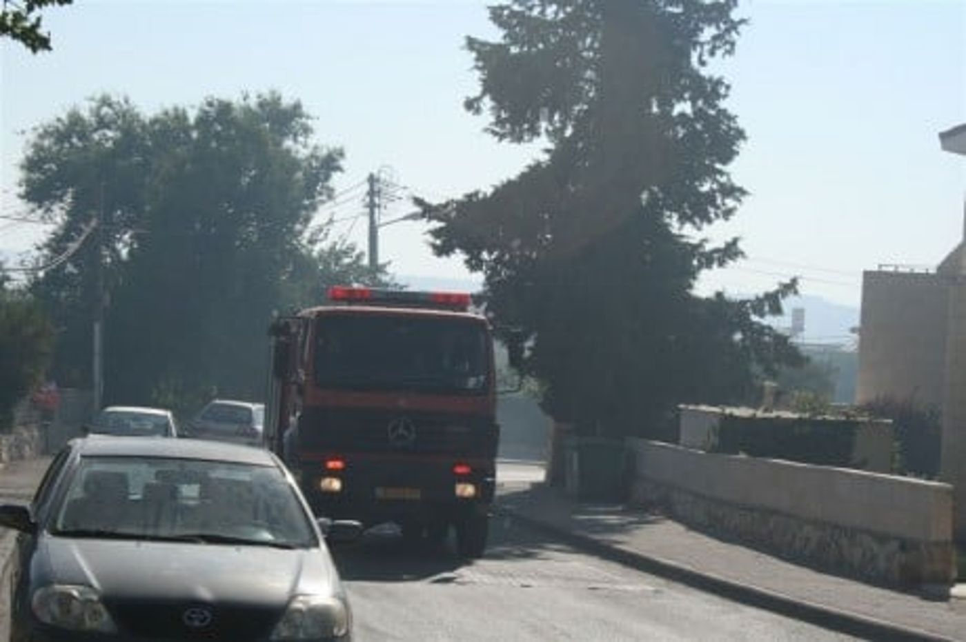 תיעוד השריפה בכניסה לירושלים; תושבים פונו מבתיהם