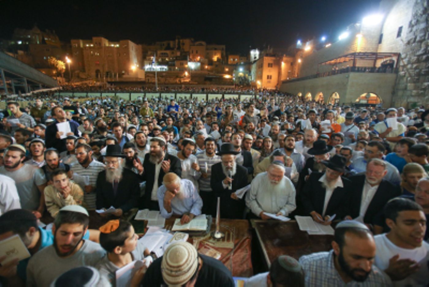 תמונות ממעמד התפילה והסליחות בכותל המערבי