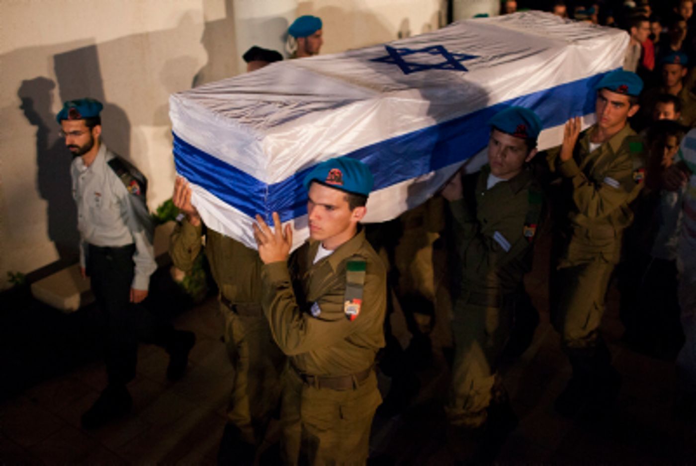 תמונות: מאות ליוו למנוחות את רב"ט נתנאל יהלומי הי"ד